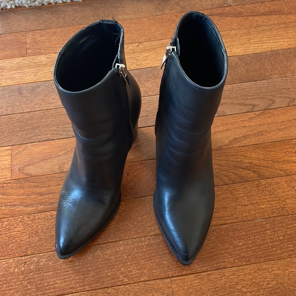 Nine West leather bootie